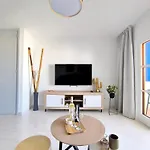 Apartment Sunlit Isle - Heated Pool, Fibre Net, Cristianos *
