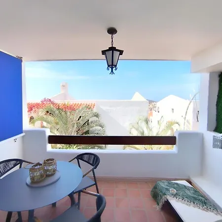 Sunlit Isle - Heated Pool, Fibre Net, Cristianos Apartament