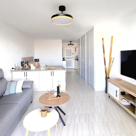 Sunlit Isle - Heated Pool, Fibre Net, Cristianos Apartament *