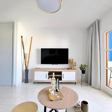 Apartament Sunlit Isle - Heated Pool, Fibre Net, Cristianos *