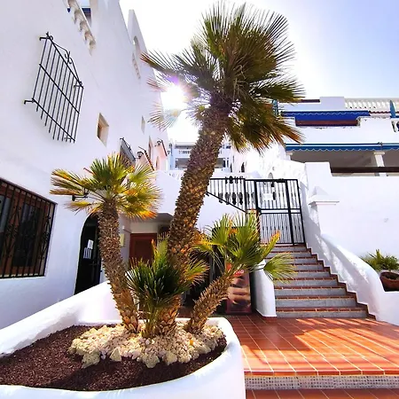 公寓 Sunlit Isle - Heated Pool, Fibre Net, Cristianos *