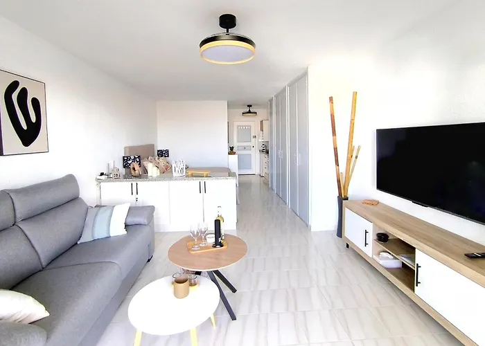 Sunlit Isle - Heated Pool, Fibre Net, Cristianos Apartmán *