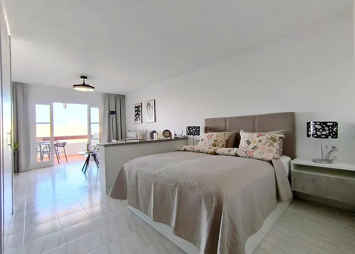 Sunlit Isle - Heated Pool, Fibre Net, Cristianos Los Cristianos (Tenerife)