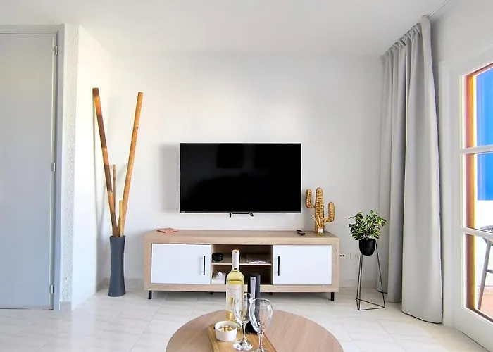 Apartmán Sunlit Isle - Heated Pool, Fibre Net, Cristianos *